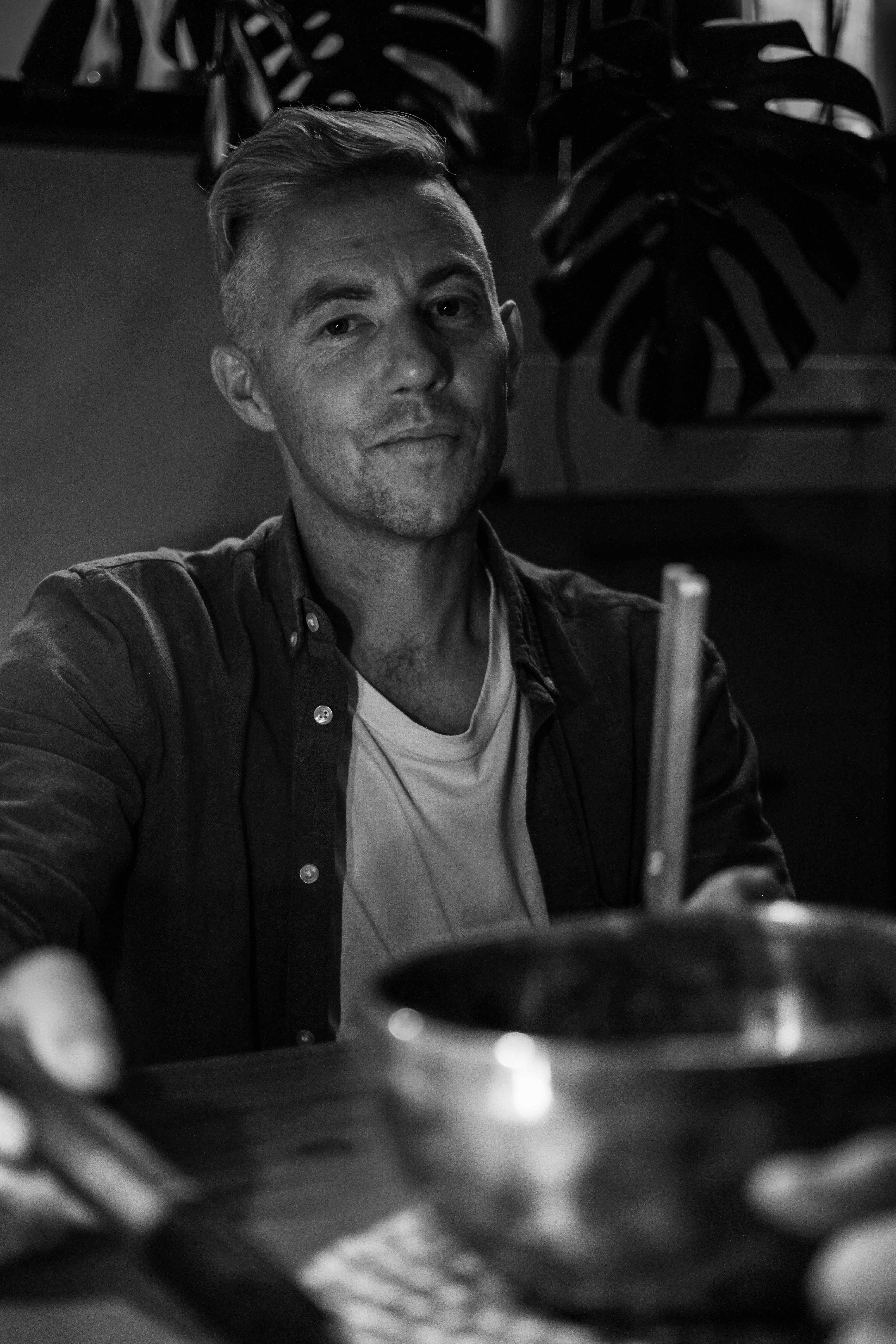 Mark Dekker with singing bowls